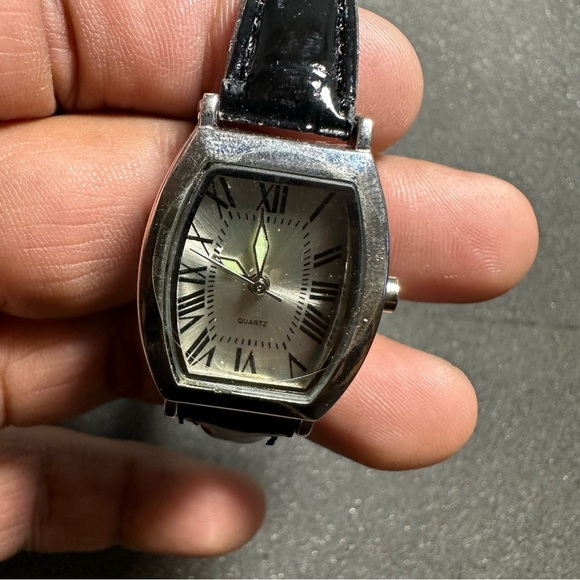 Bret roberts ladies quartz watch silver tone roman numeral dial black strap - Picture 6 of 10